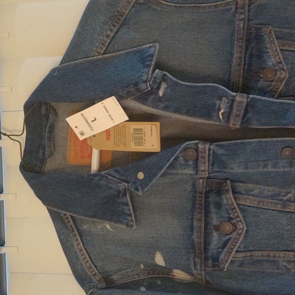 Levi jean jacket with white bleached design